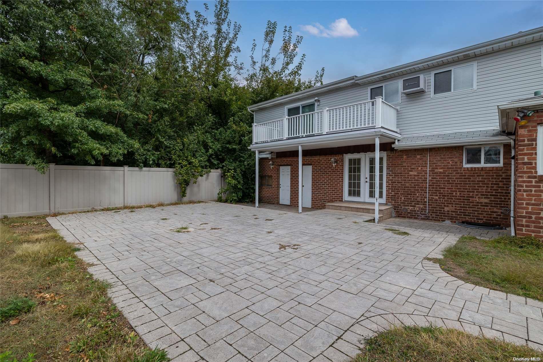 306 Glen Cove Road Property Photo 4
