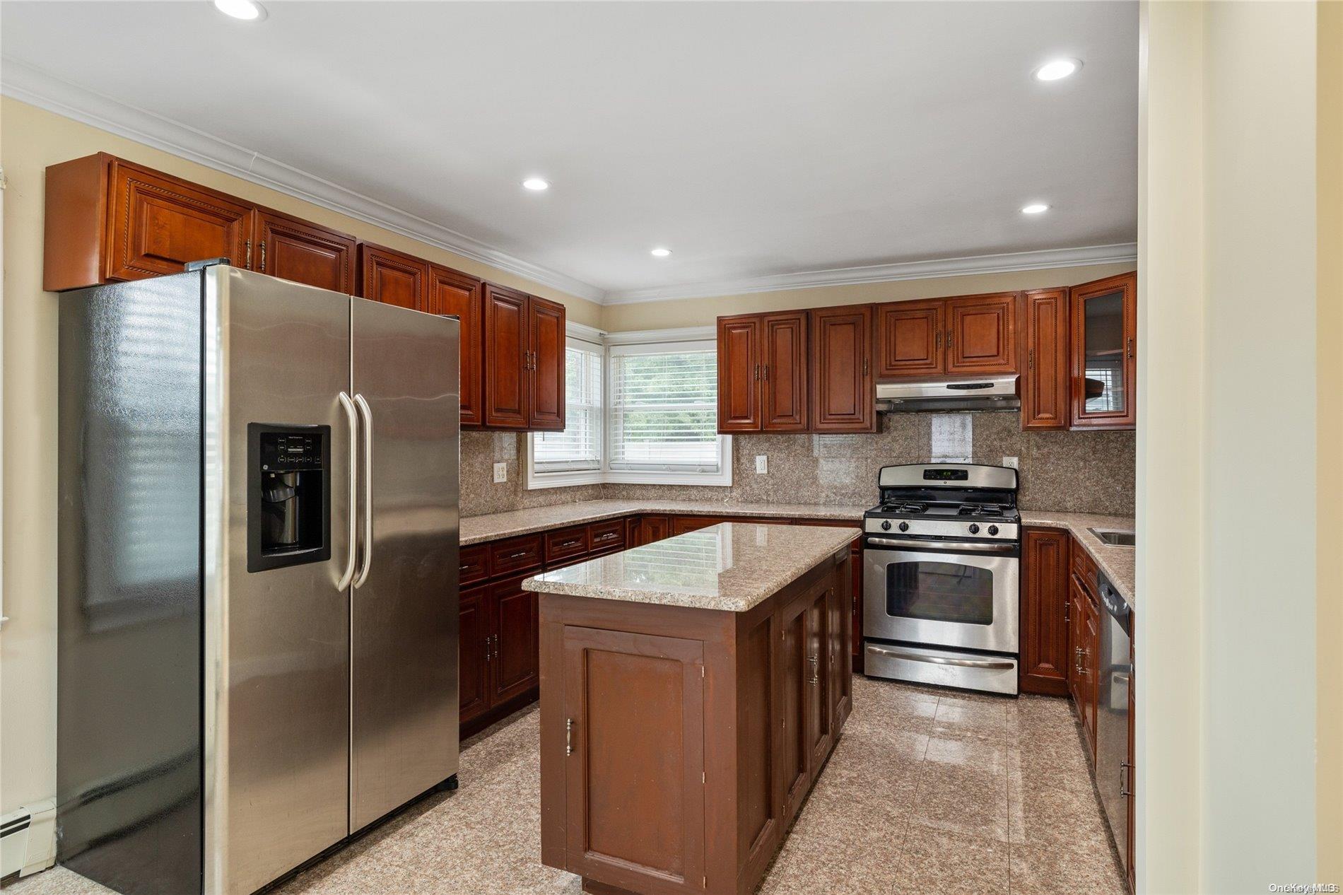 306 Glen Cove Road Property Photo 6
