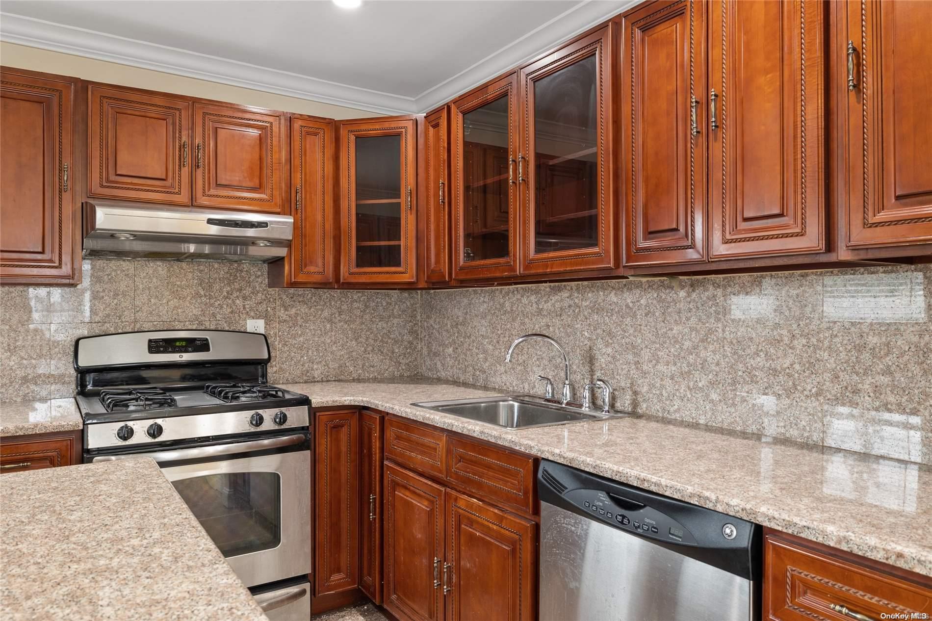 306 Glen Cove Road Property Photo 7