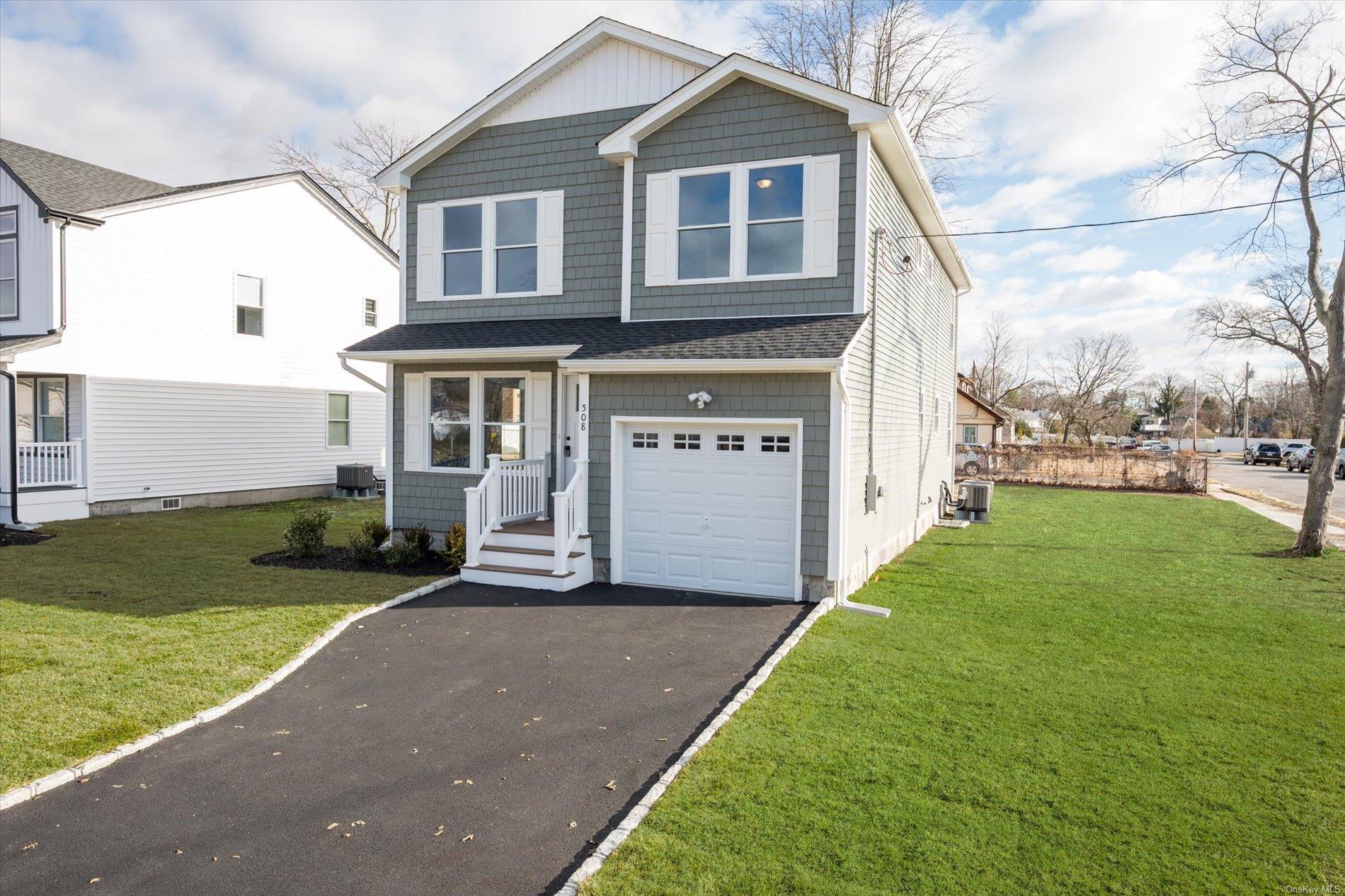 508 Clocks Boulevard Property Photo 3