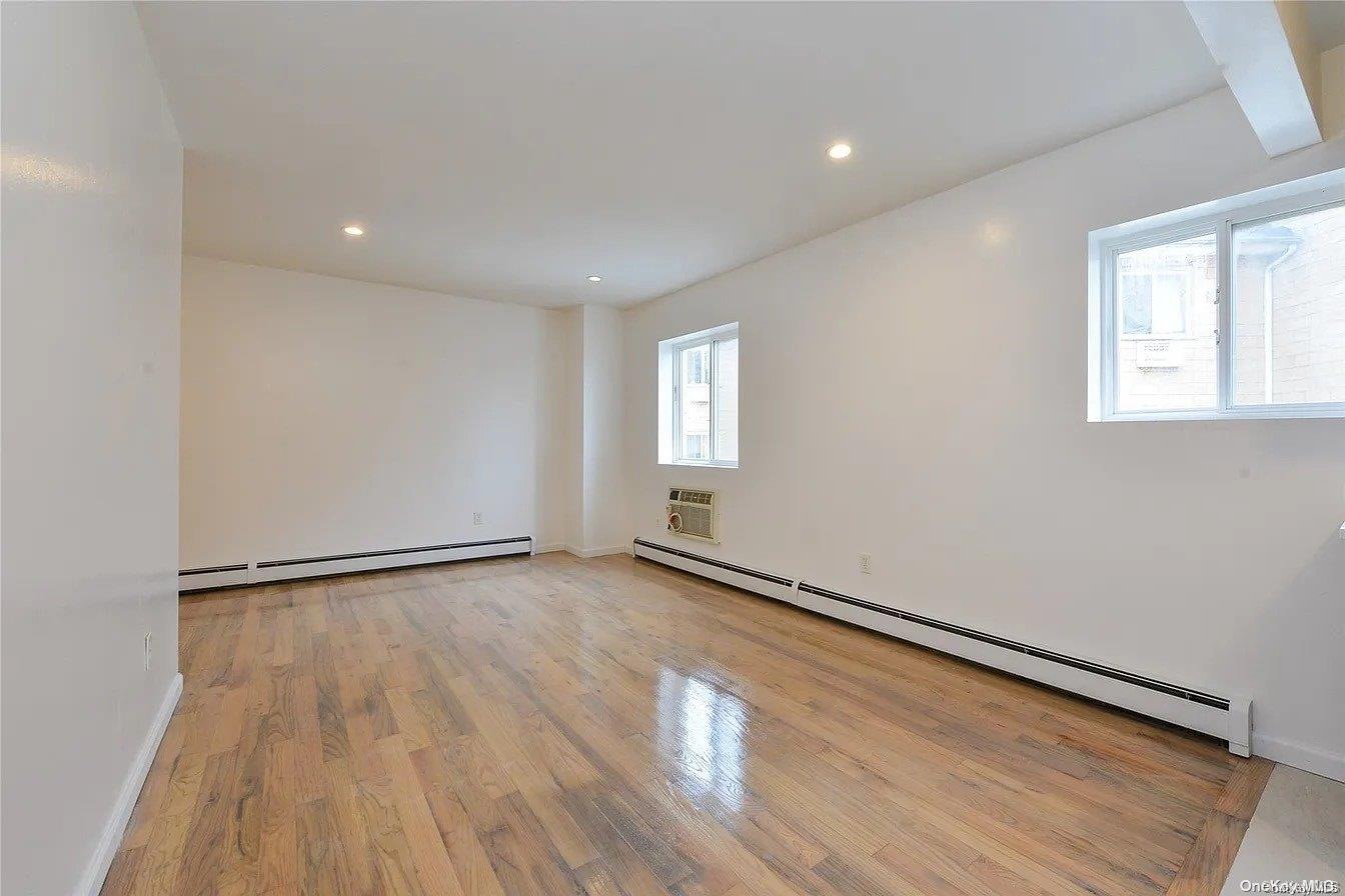 197-21 Carpenter Avenue 2g Property Photo 4