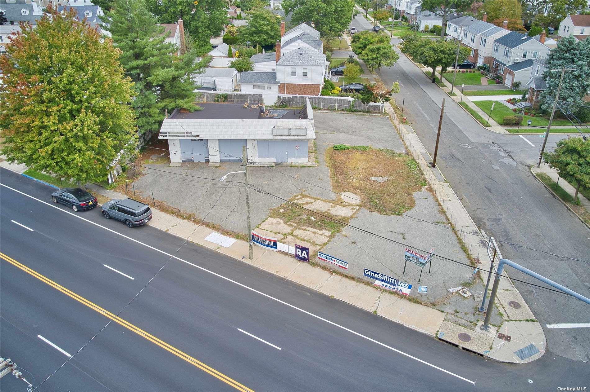 400 Herricks Road Property Photo 2