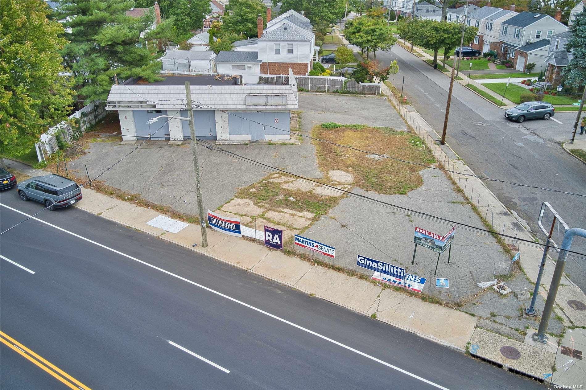 400 Herricks Road Property Photo 3