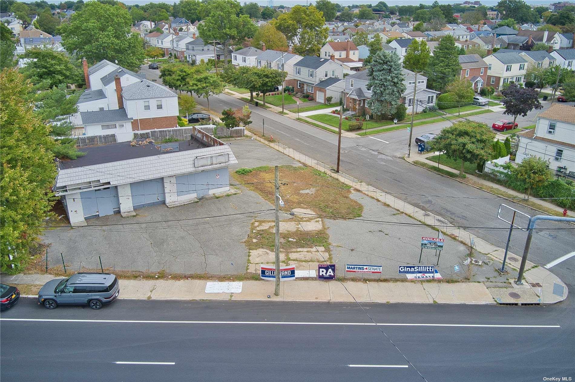 400 Herricks Road Property Photo 4