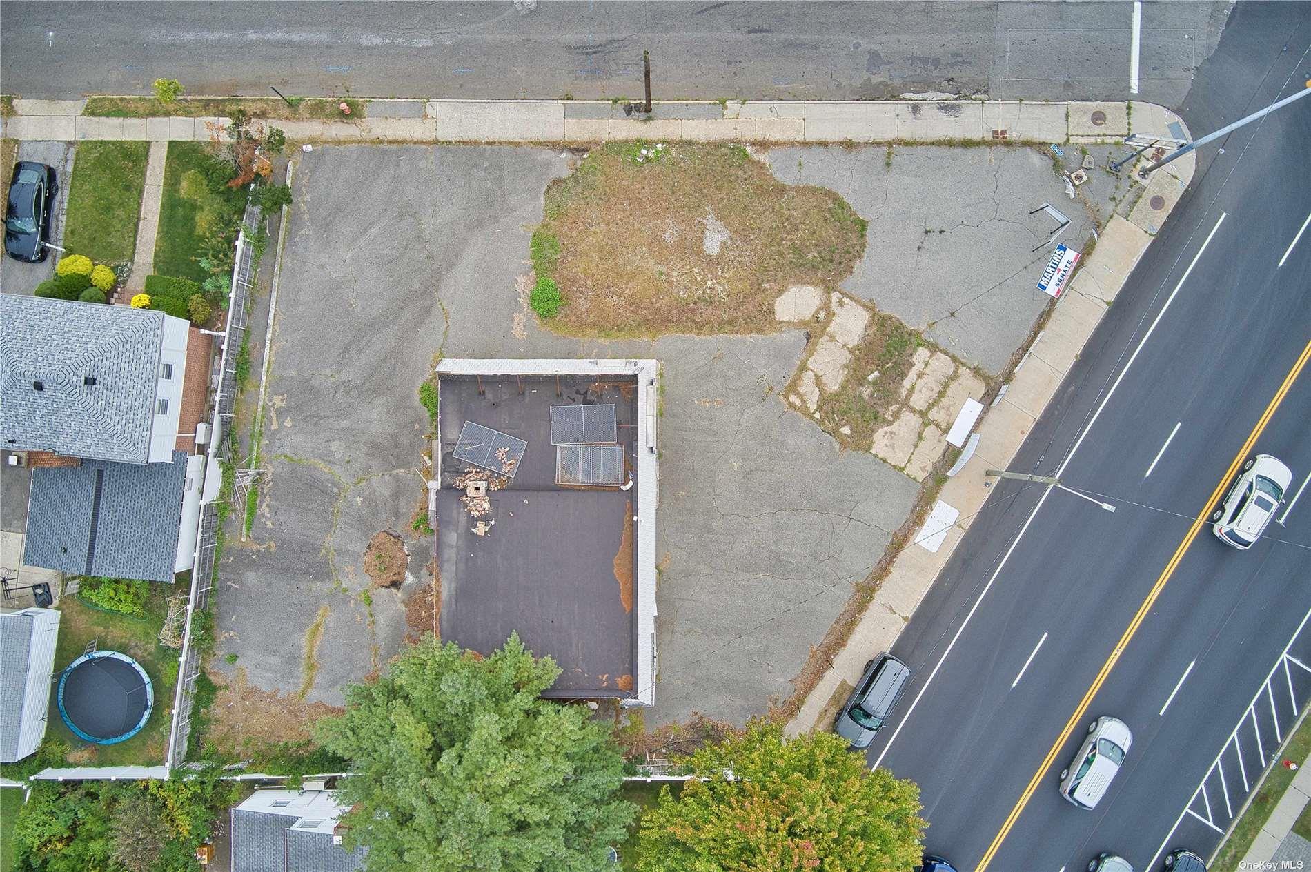 400 Herricks Road Property Photo 6