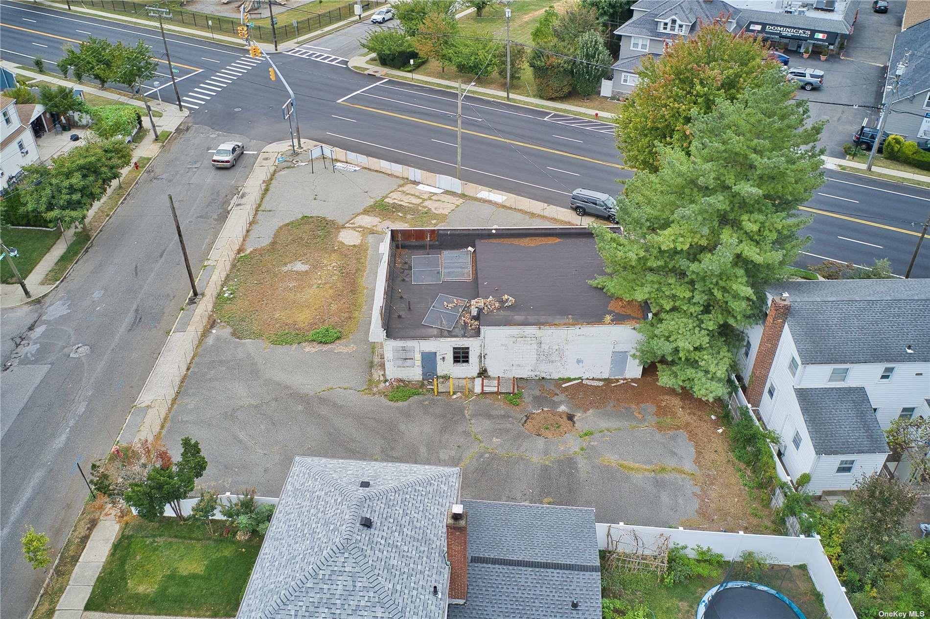 400 Herricks Road Property Photo 8