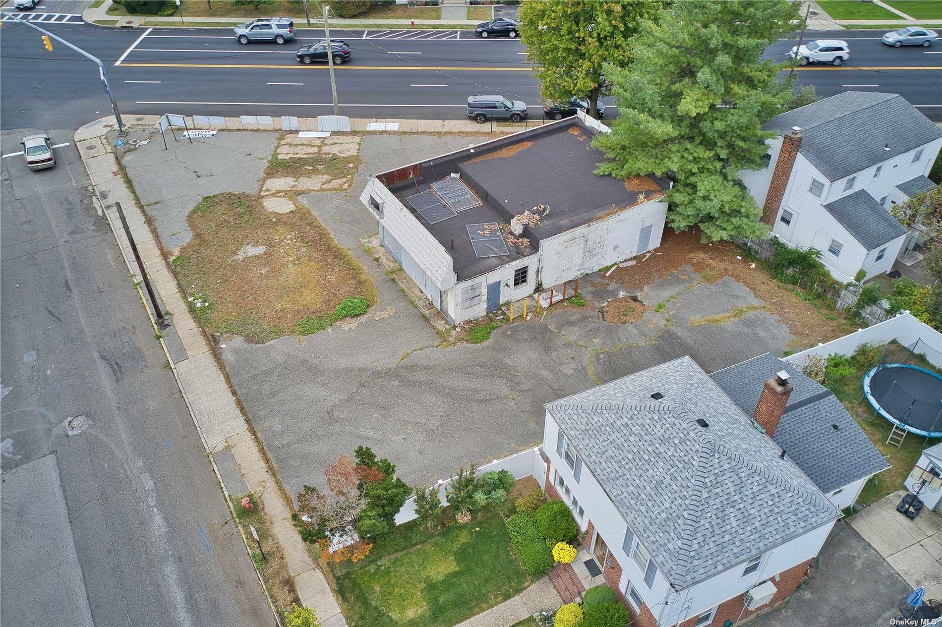 400 Herricks Road Property Photo 9
