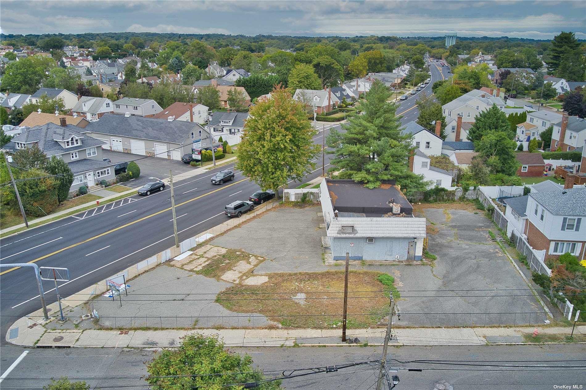 400 Herricks Road Property Photo 10