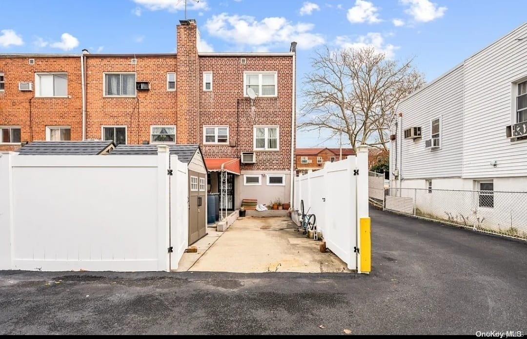 1688 E 55th Street Property Photo