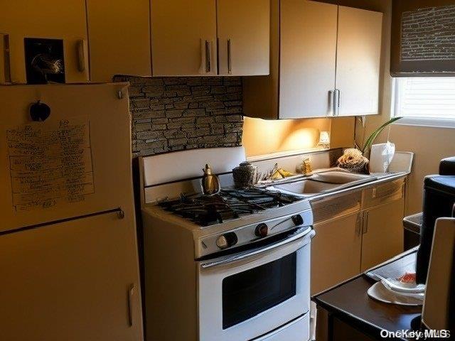 6748 Springfield Boulevard 1 Fl Property Photo 5
