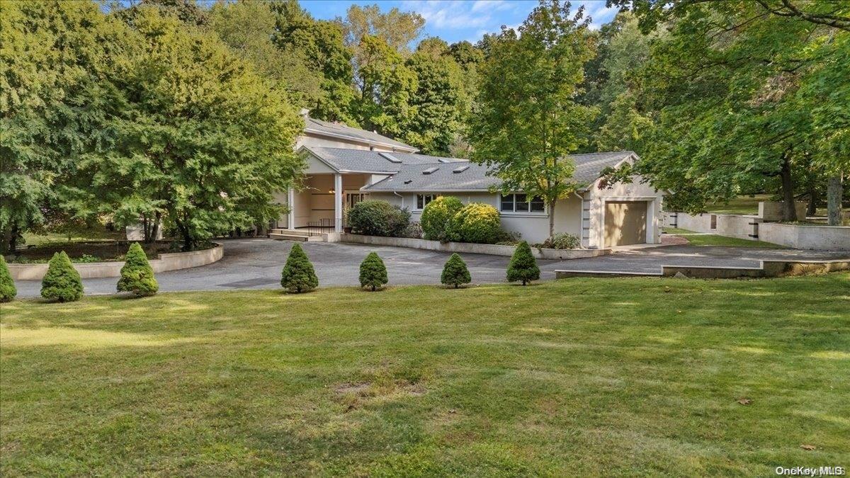 6820 N Hempstead Turnpike Property Photo