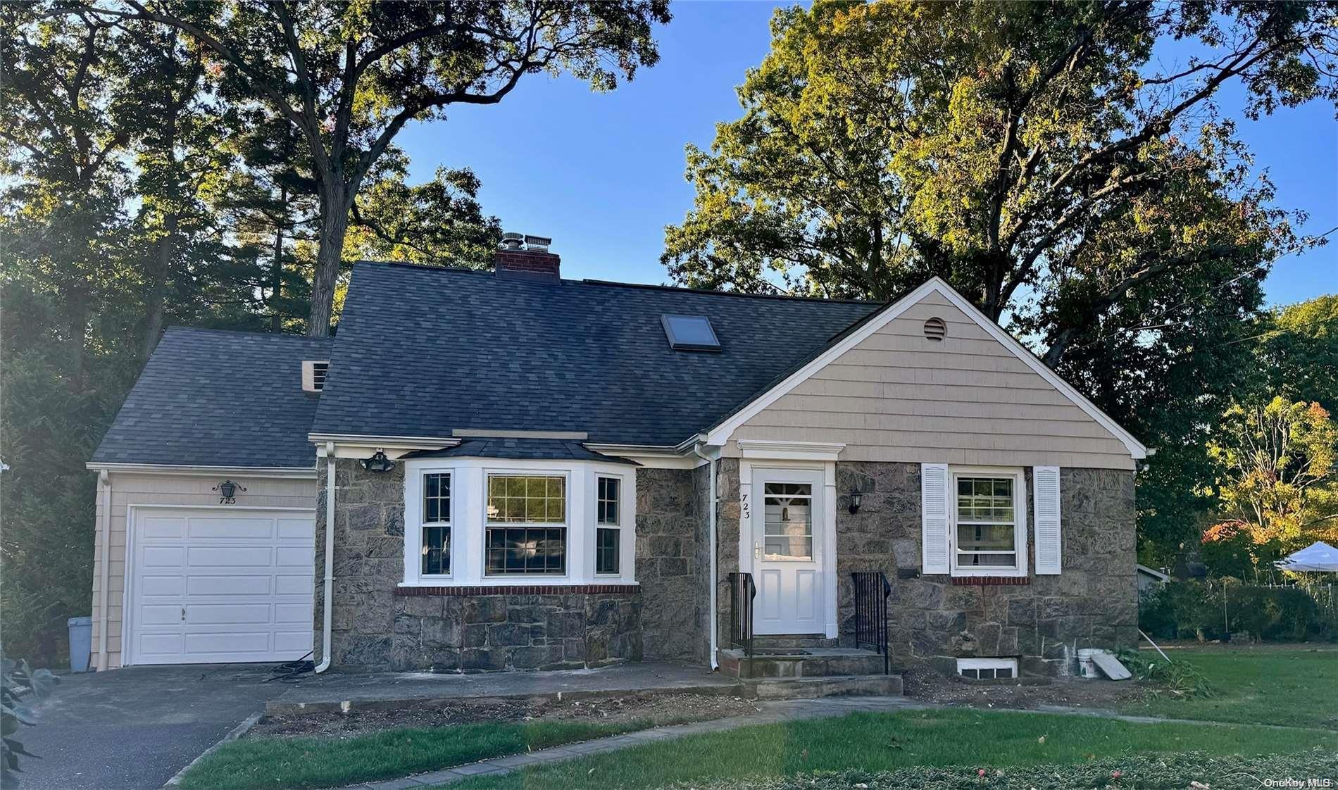 723 Hempstead Avenue Property Photo
