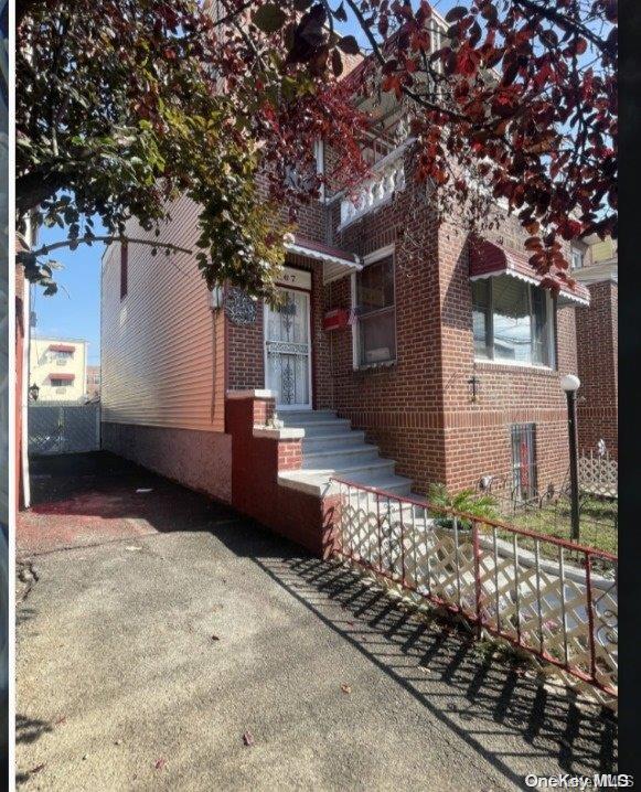 967 E 225th Street Property Photo