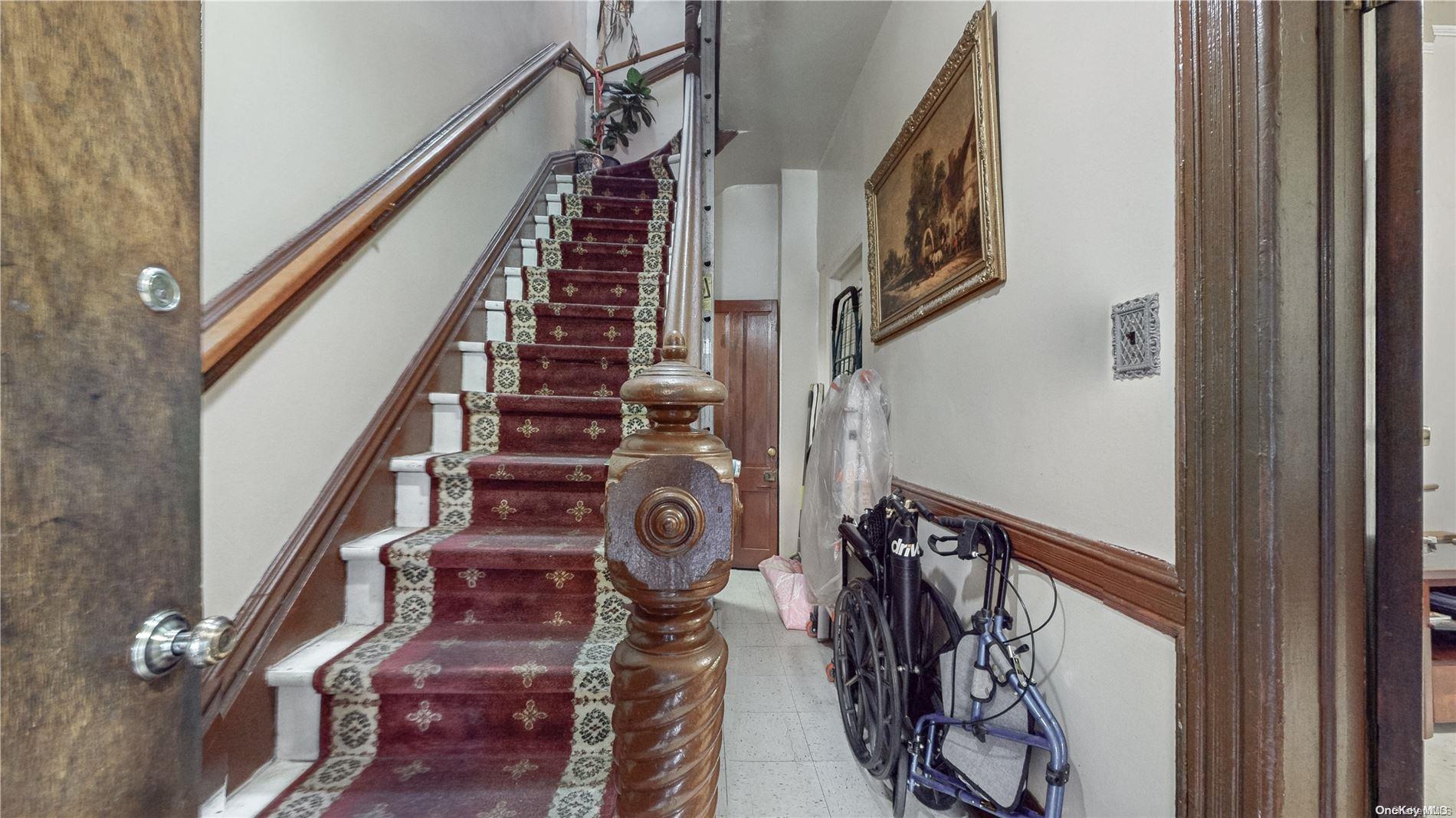 36-44 32nd Street Property Photo 4
