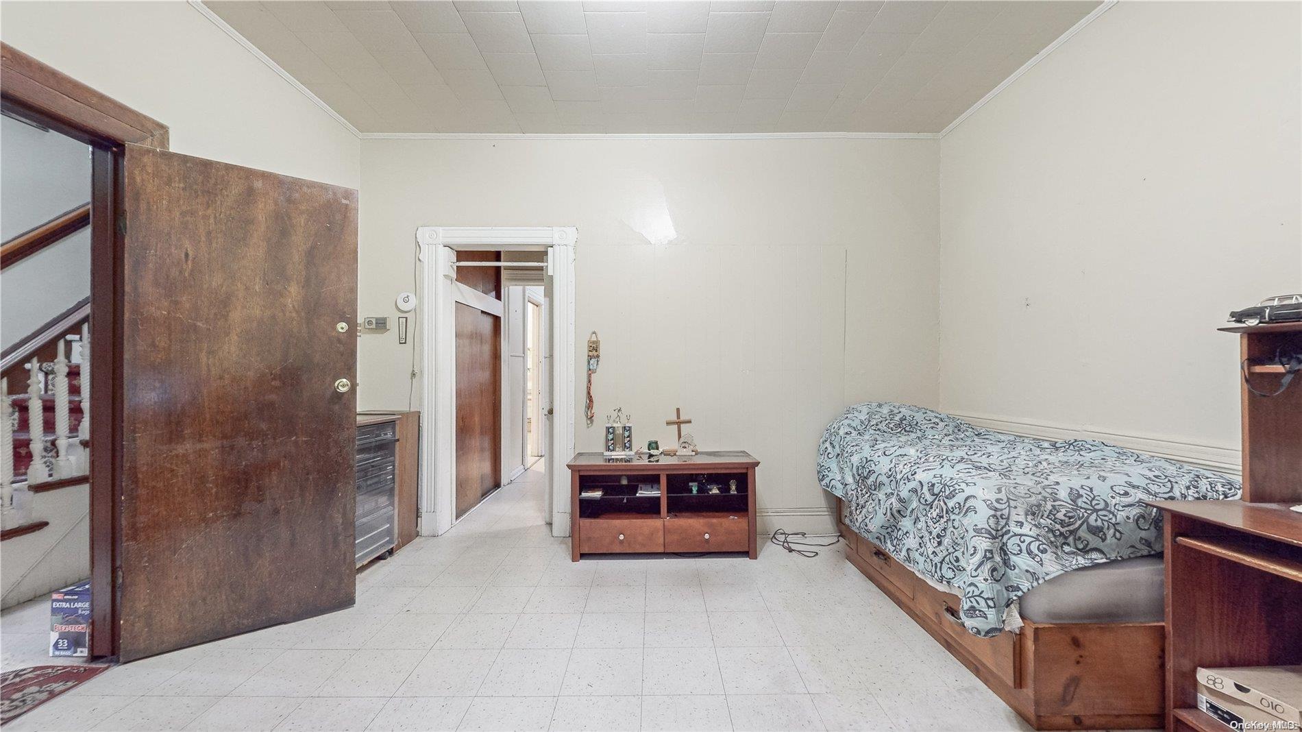 36-44 32nd Street Property Photo 5