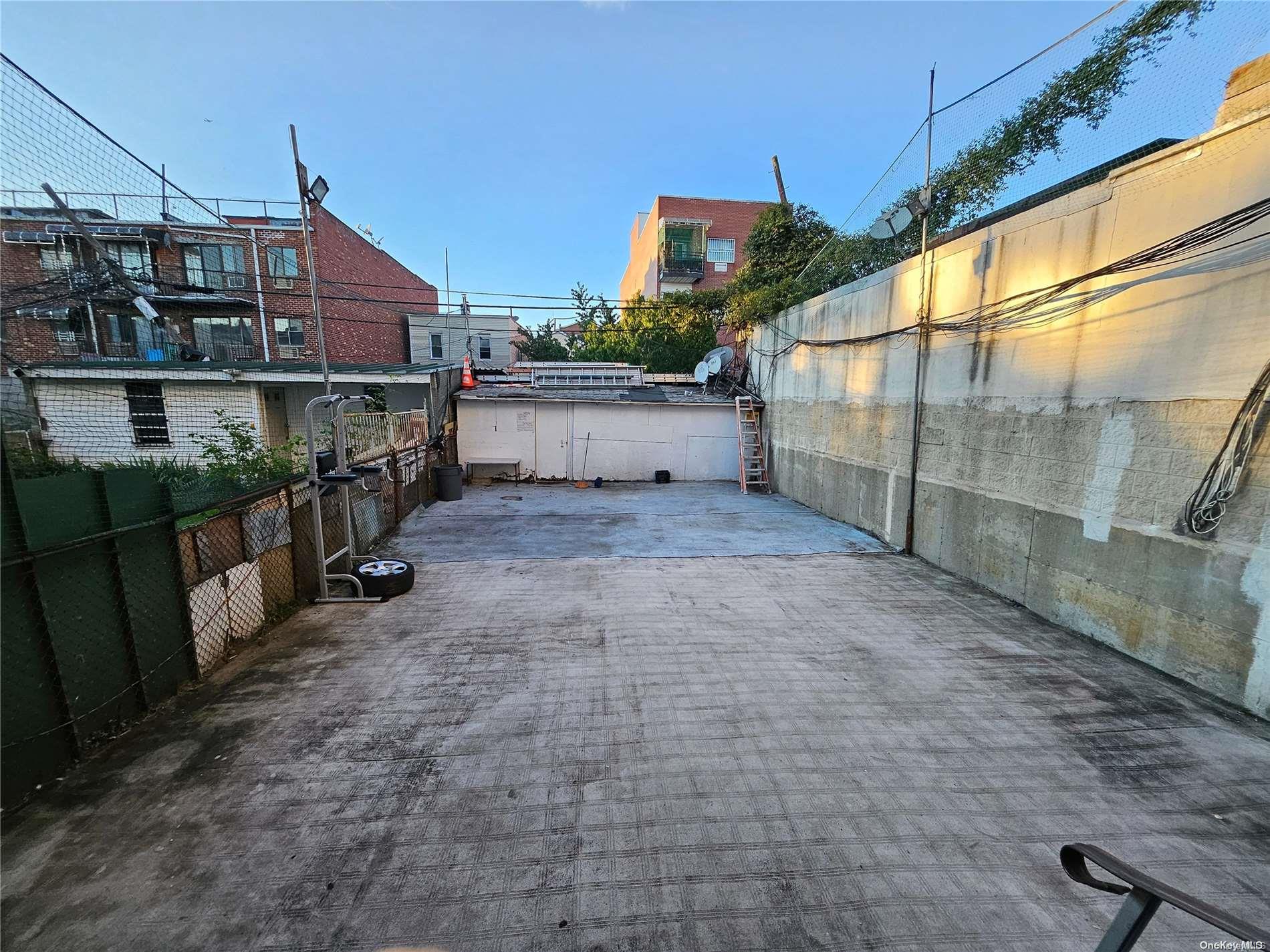 104-61 Roosevelt Avenue Property Photo 5