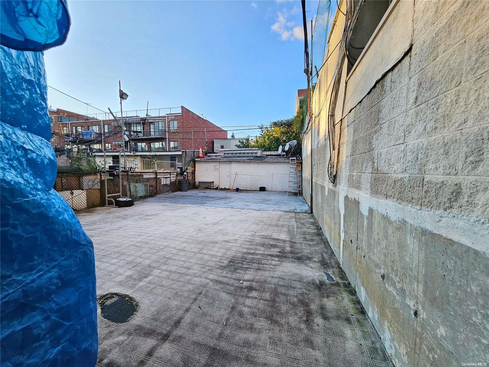 104-61 Roosevelt Avenue Property Photo 6