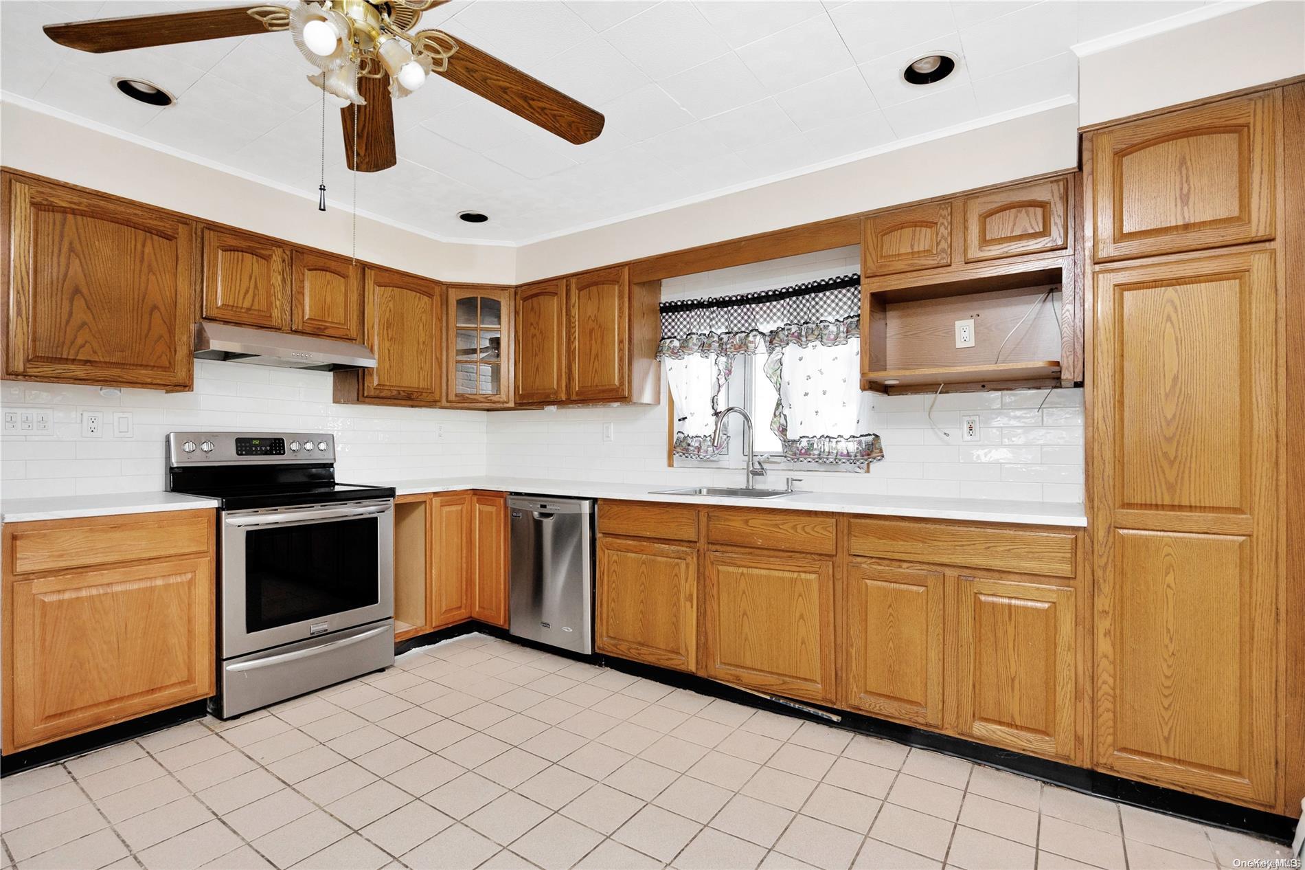 72 Horn Lane Property Photo 4