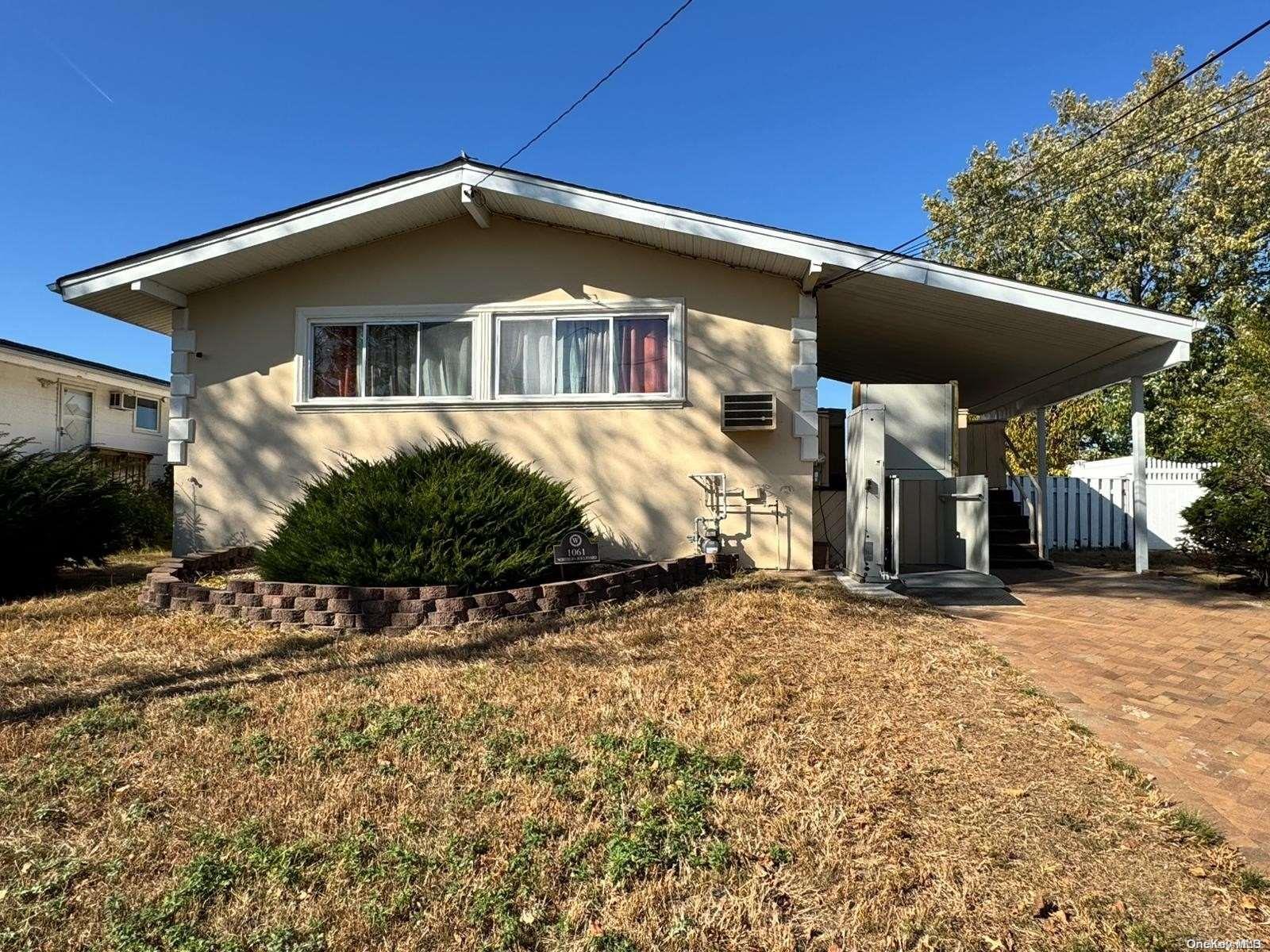 1061 Northern Boulevard Property Photo 1
