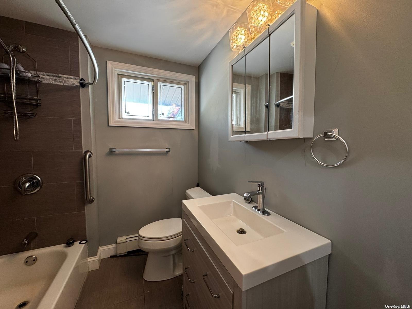 1061 Northern Boulevard Property Photo 11
