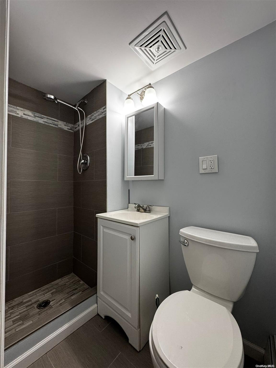 1061 Northern Boulevard Property Photo 17