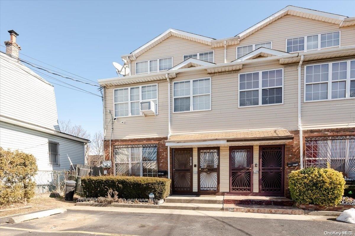 107-29 Union Hall Street Property Photo 1