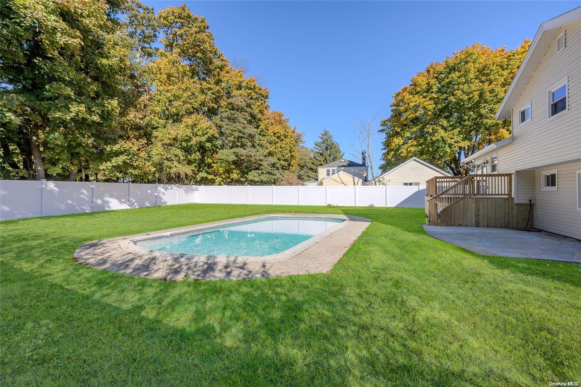 7 Radburn Lane Property Photo 3