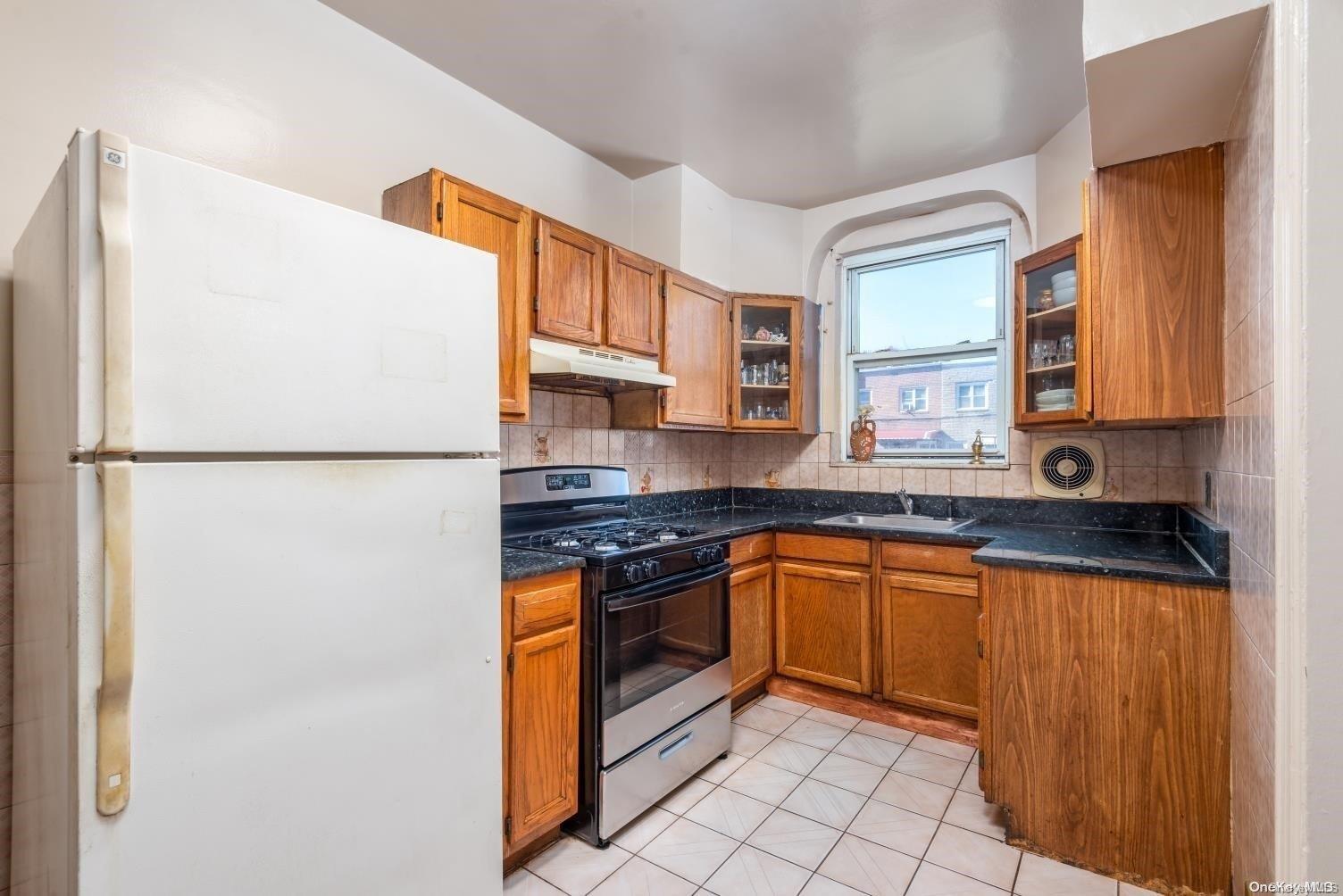 31-14 77 Street Property Photo 16