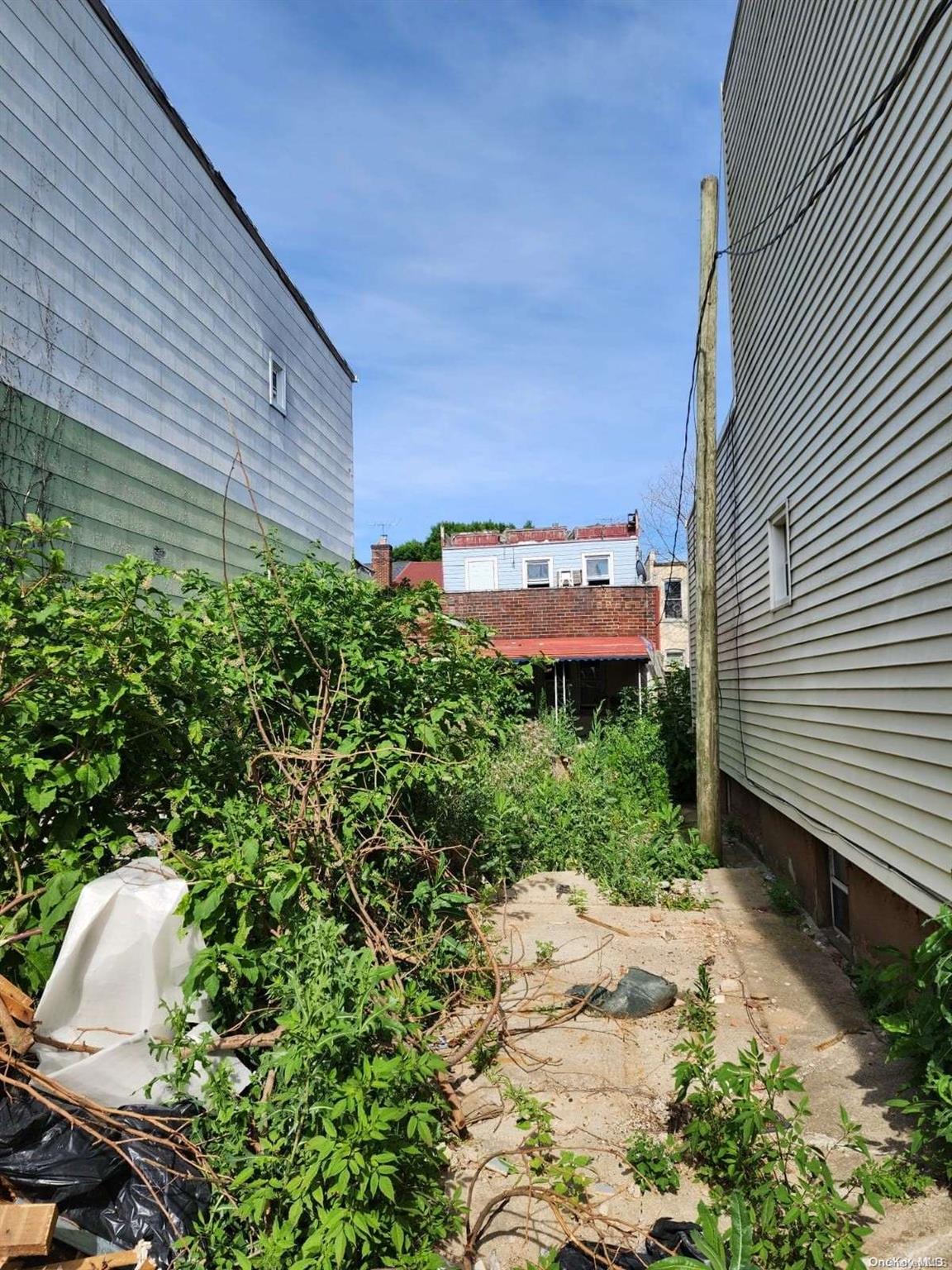 273 E 40th Street Property Photo