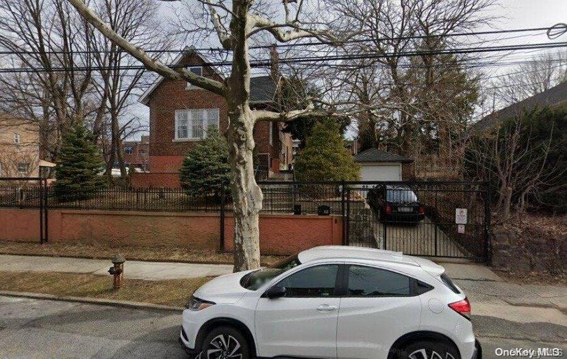 452 Howe Avenue Property Photo