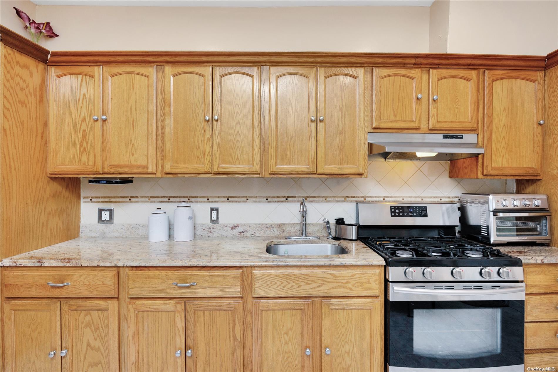 30-35 92nd Street Property Photo 8