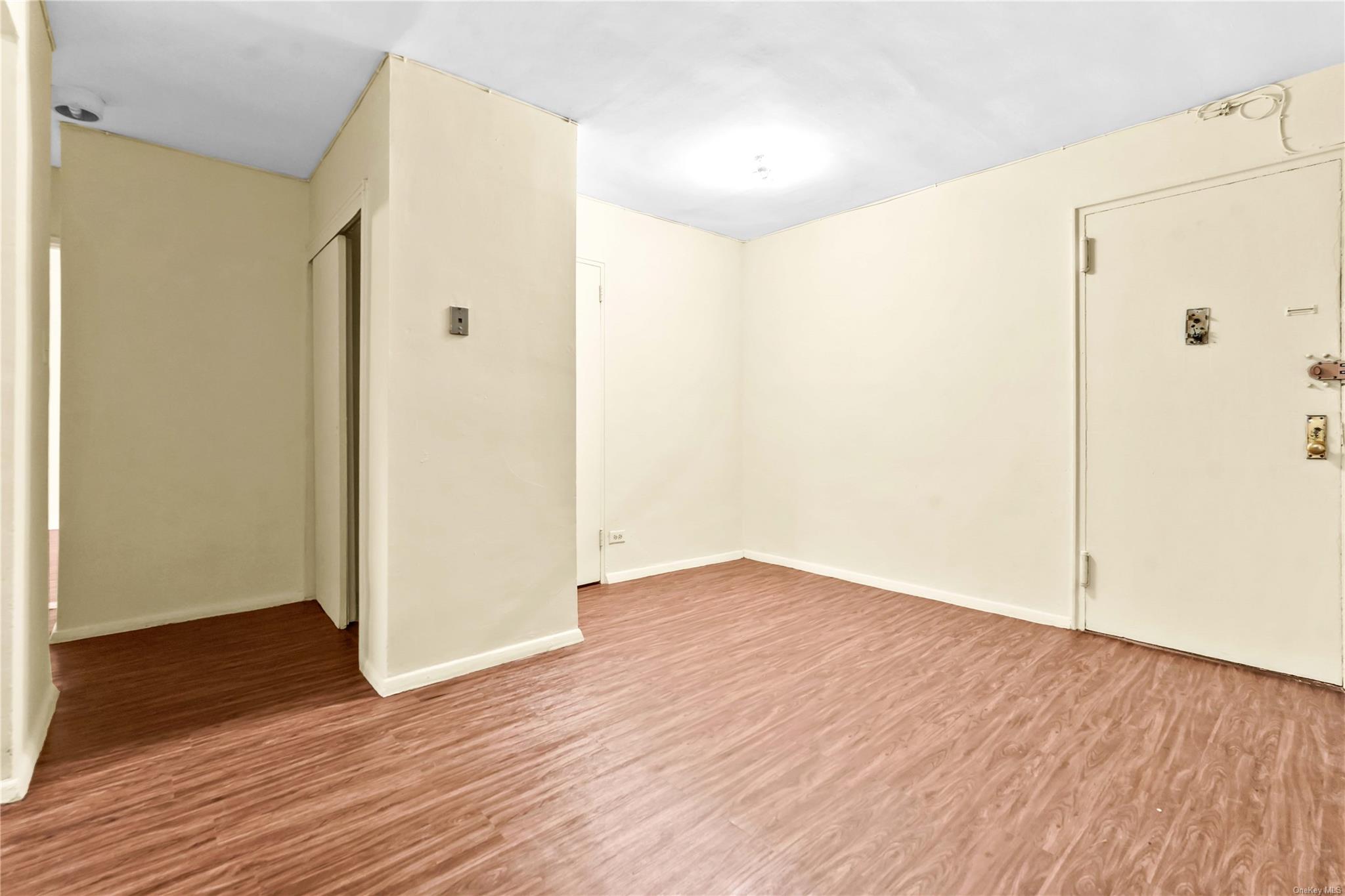 42-95 Main Street 2m Property Photo 5