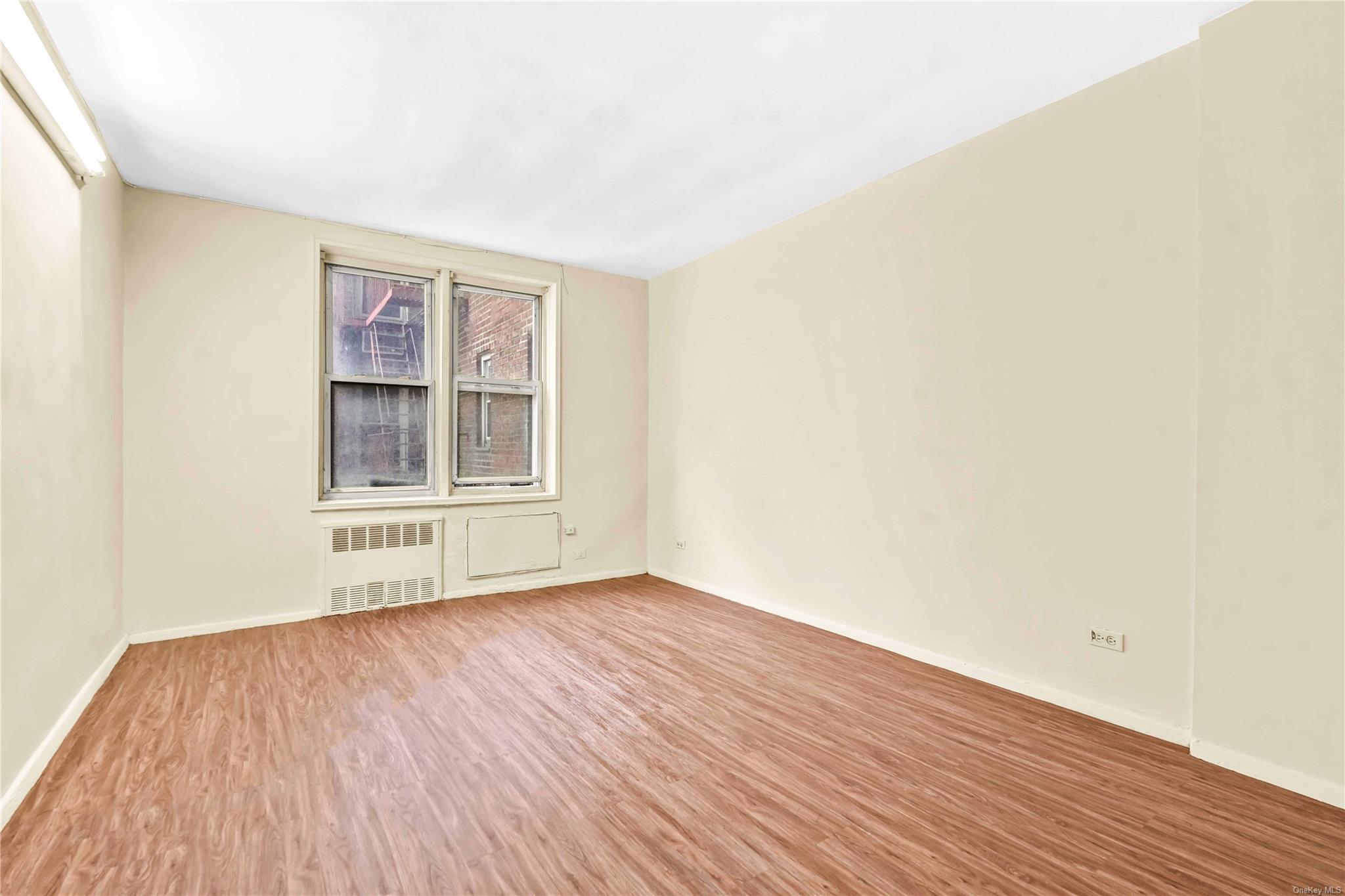 42-95 Main Street 2m Property Photo 6