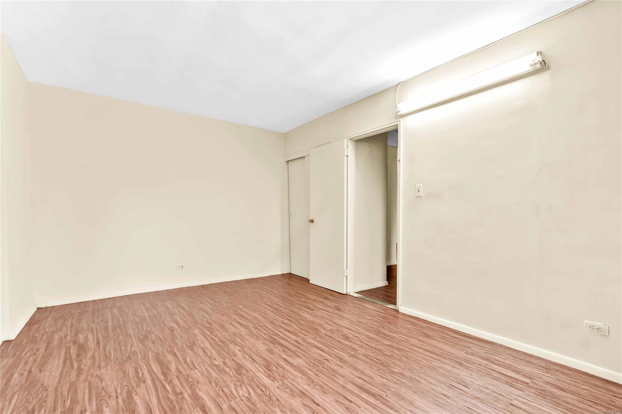 42-95 Main Street 2m Property Photo 8