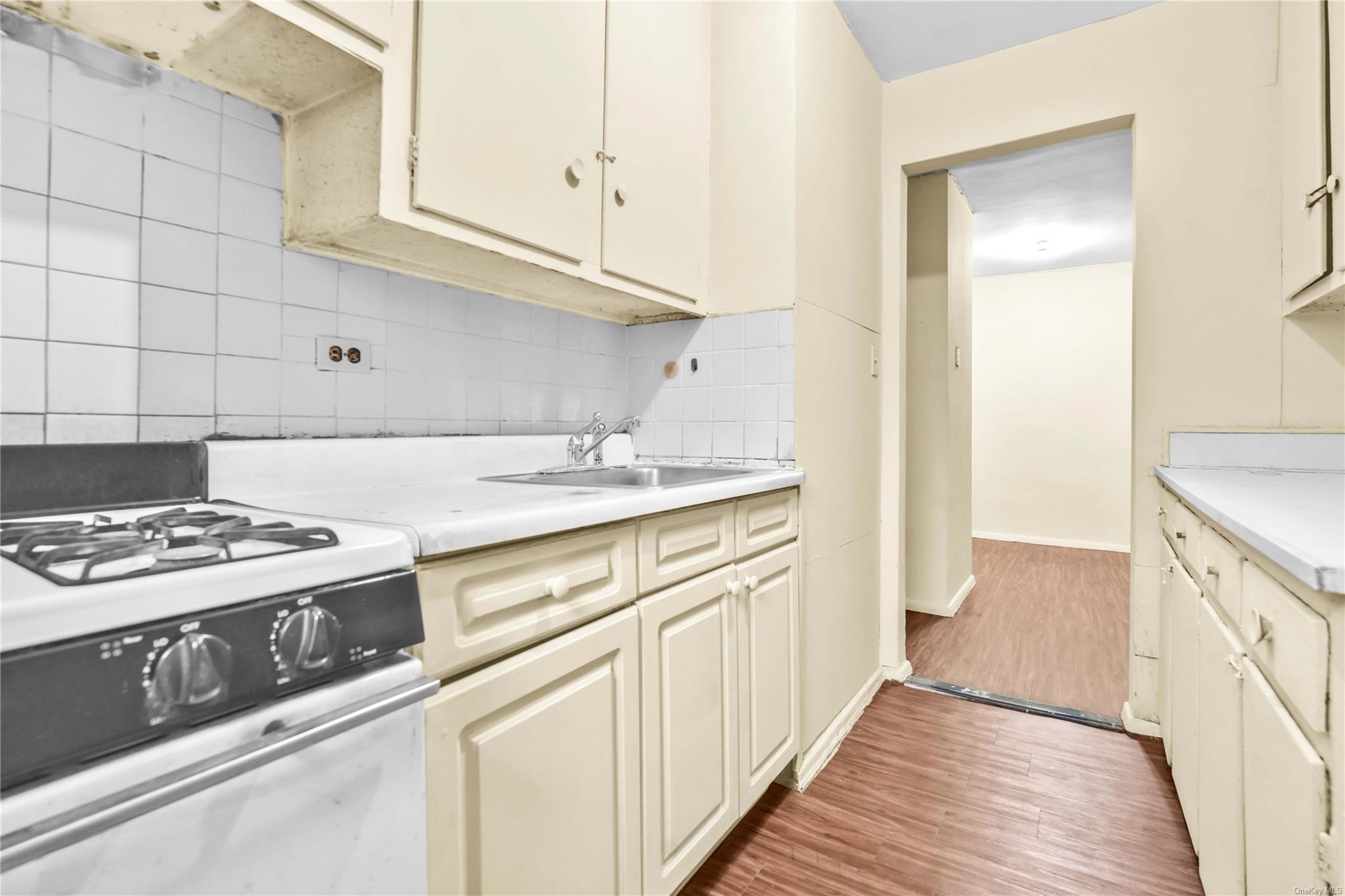 42-95 Main Street 2m Property Photo 11