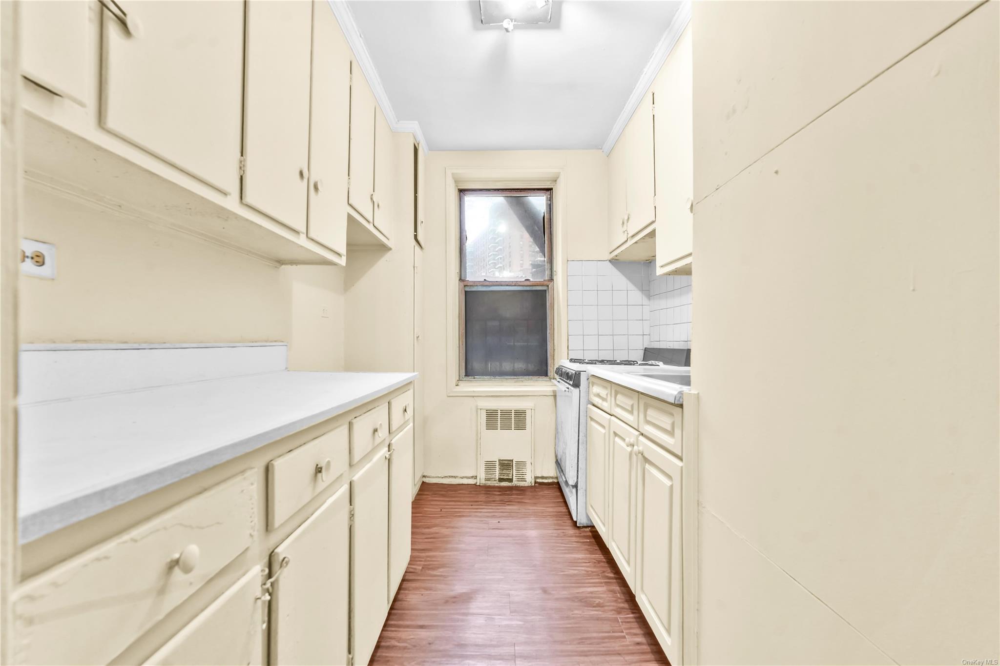 42-95 Main Street 2m Property Photo 12