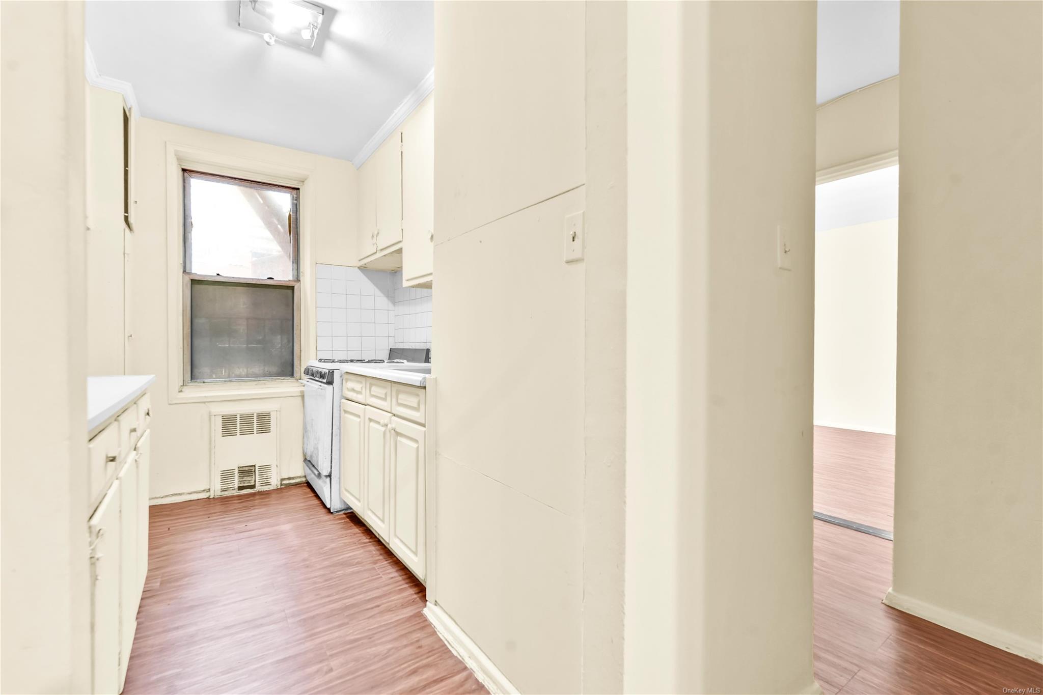 42-95 Main Street 2m Property Photo 13