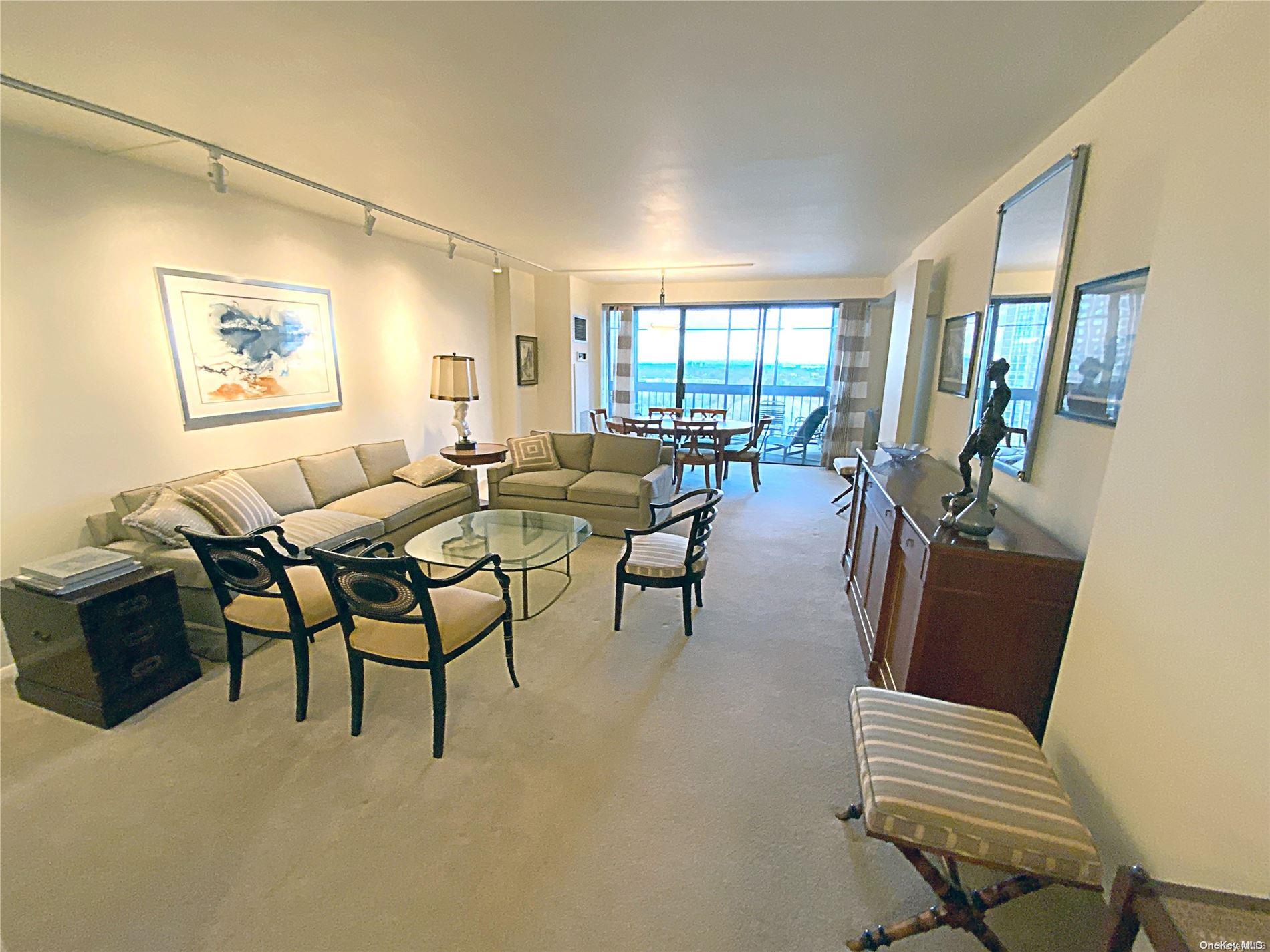 27110 Grand Cental Parkway 15g Property Photo 4