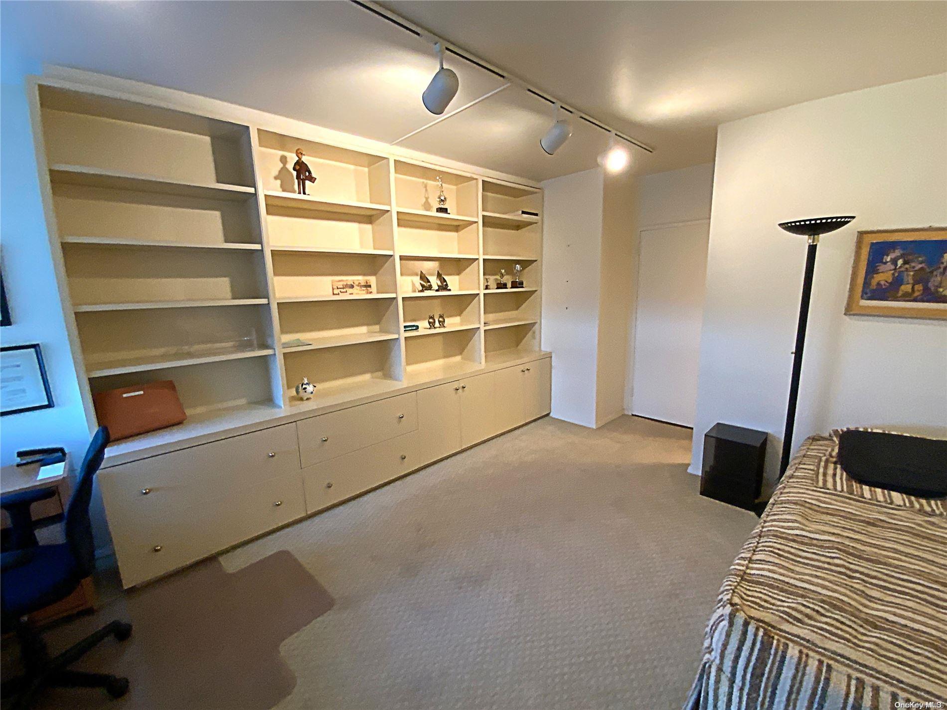 27110 Grand Cental Parkway 15g Property Photo 11