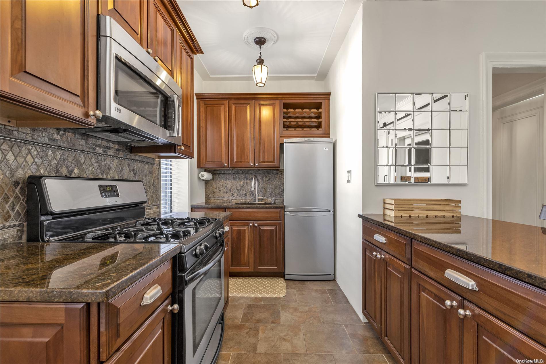 160-15 Powells Cove Boulevard C-303 Property Photo 5