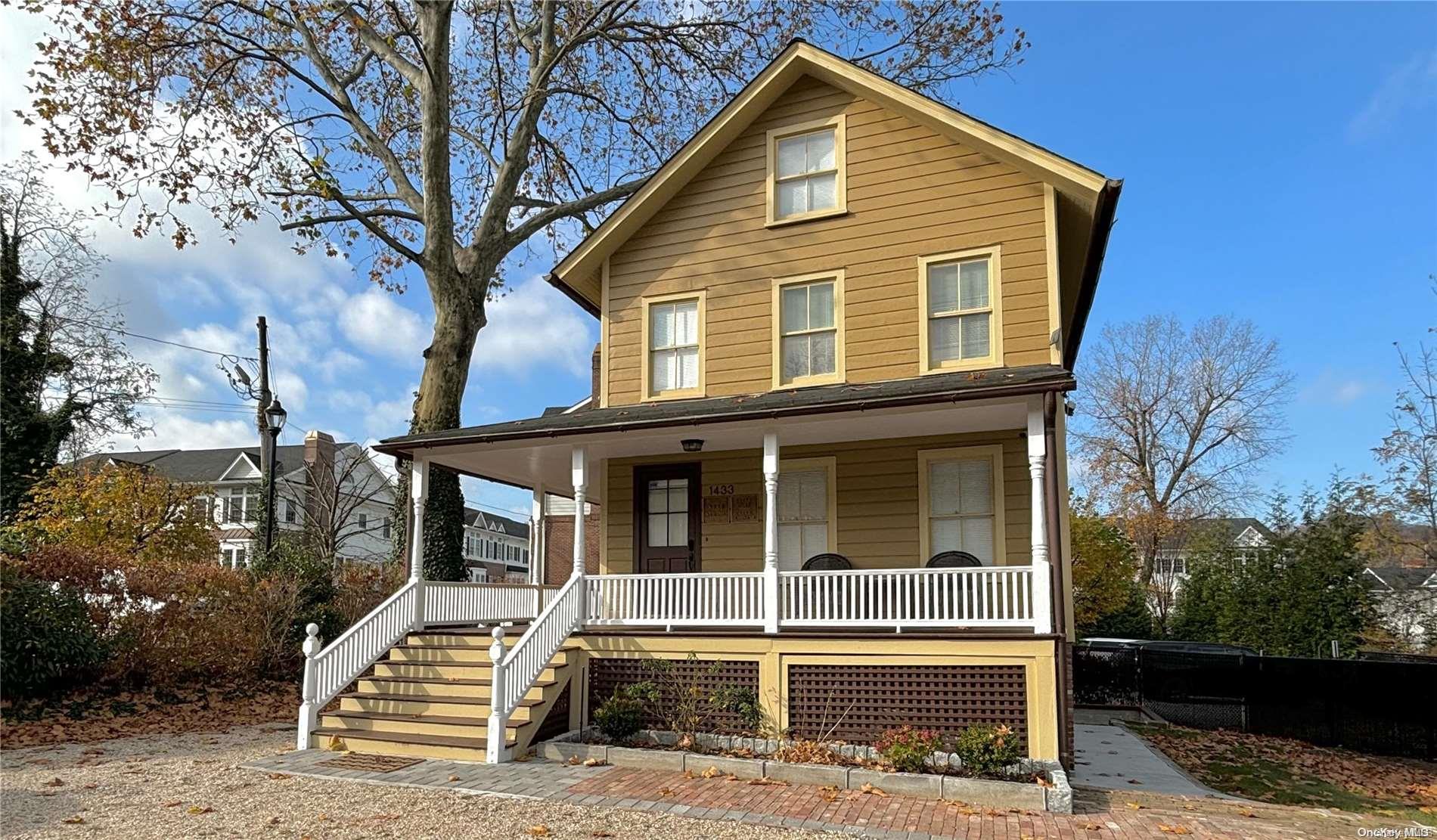 1433 Old Northern Boulevard Property Photo 1