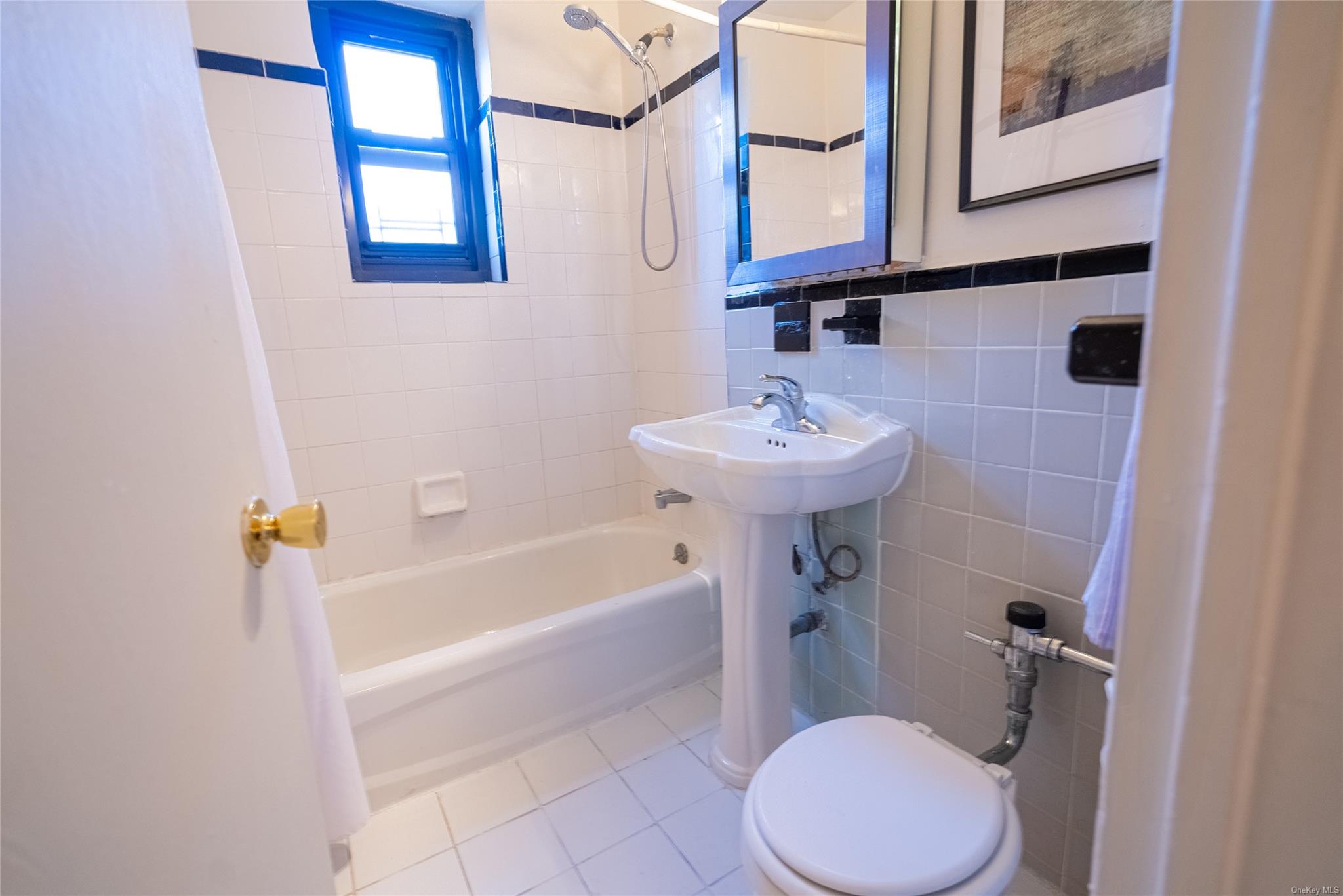 213-02 75 Avenue 2f Property Photo 11
