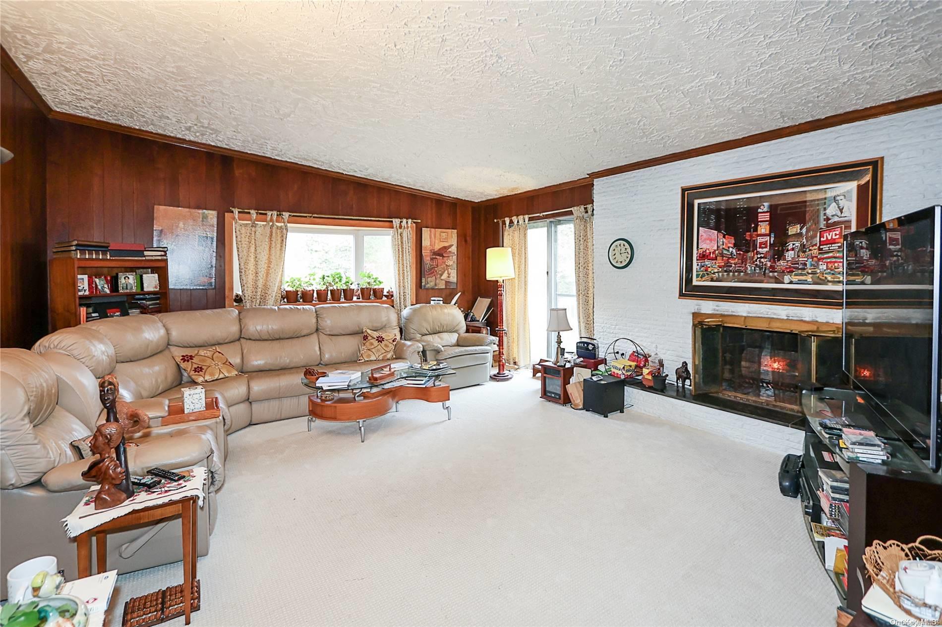 20 Rolling Hill Road Property Photo 11