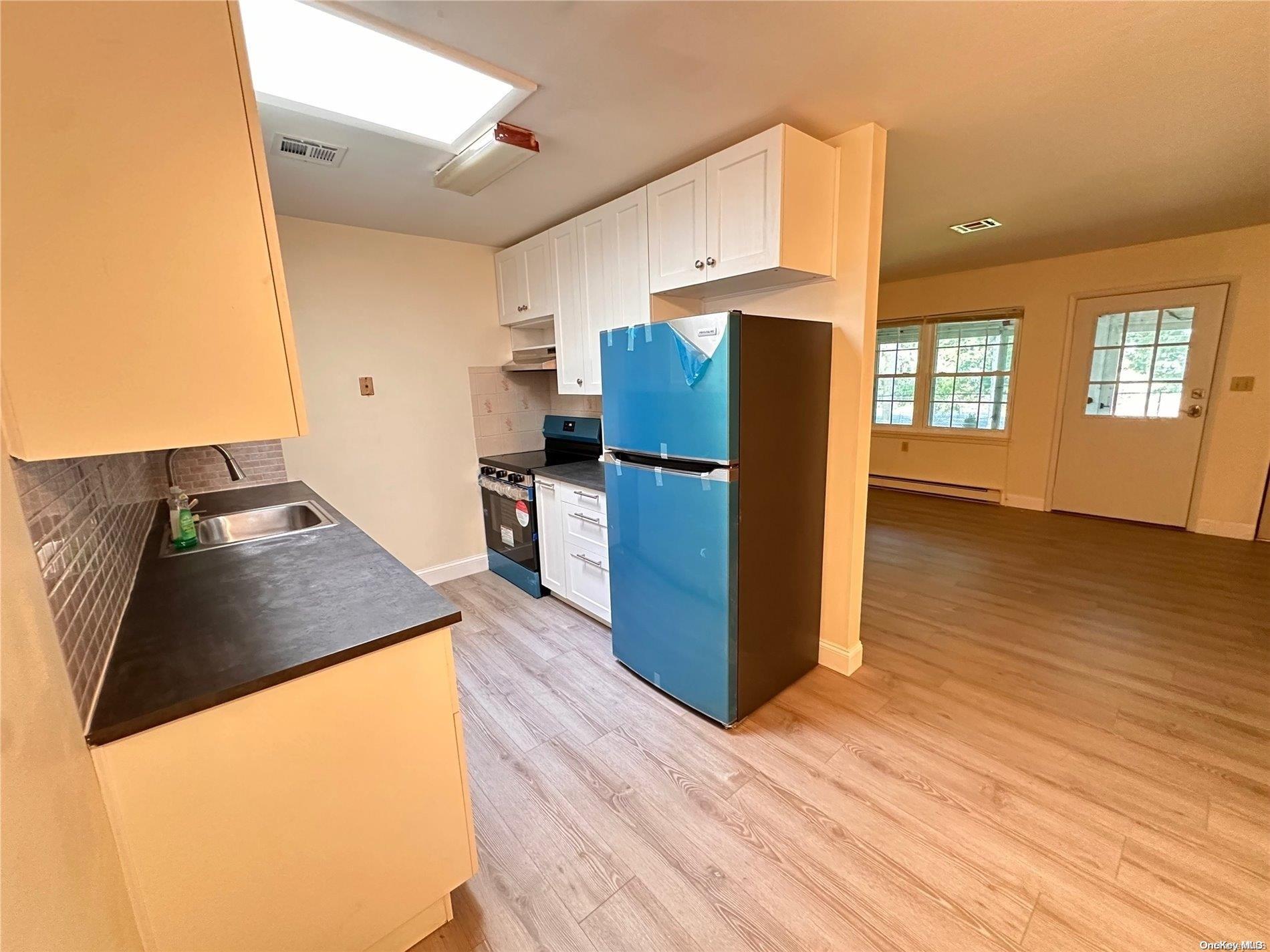 36 Trent Court E Property Photo 4