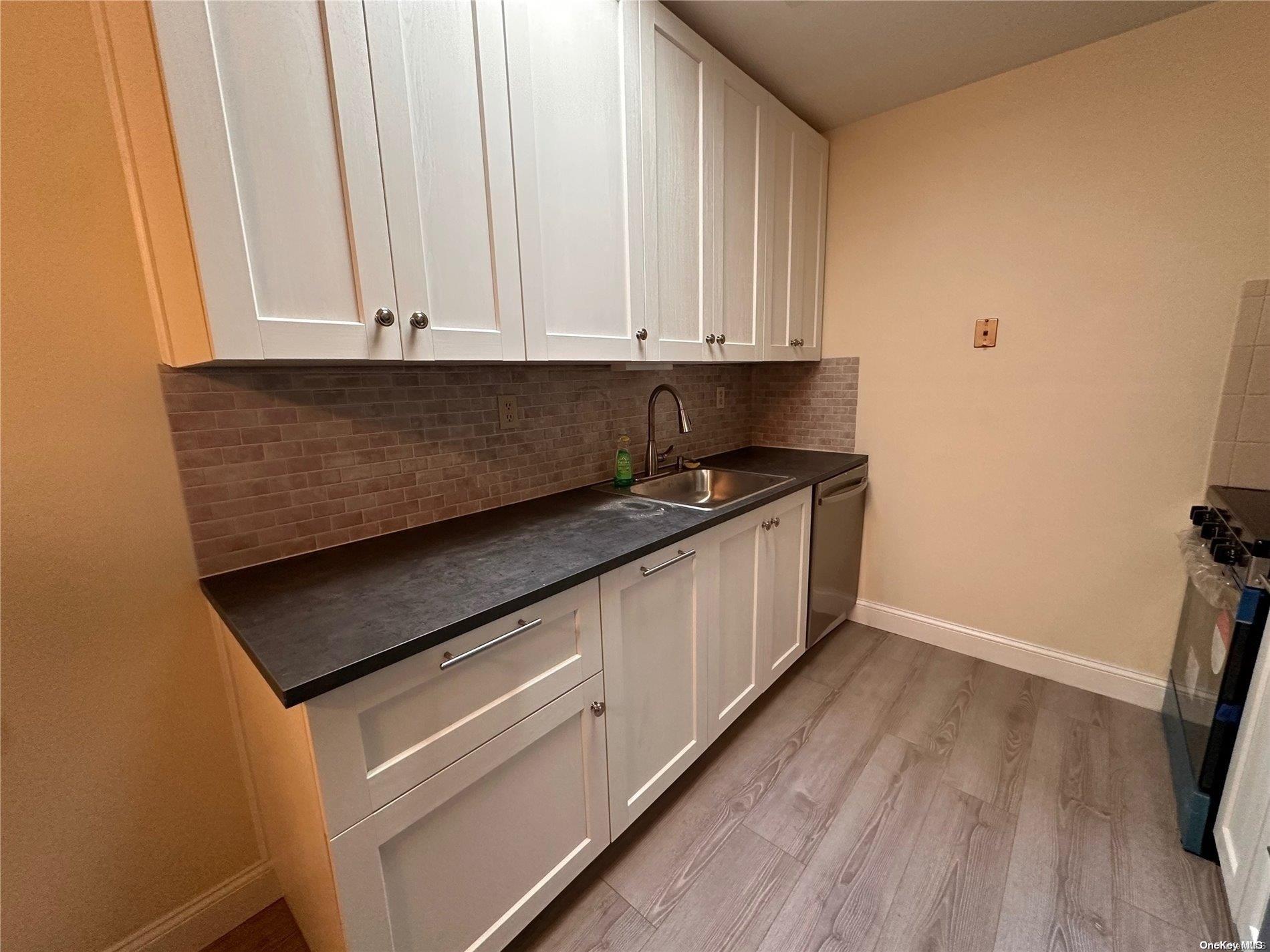 36 Trent Court E Property Photo 5