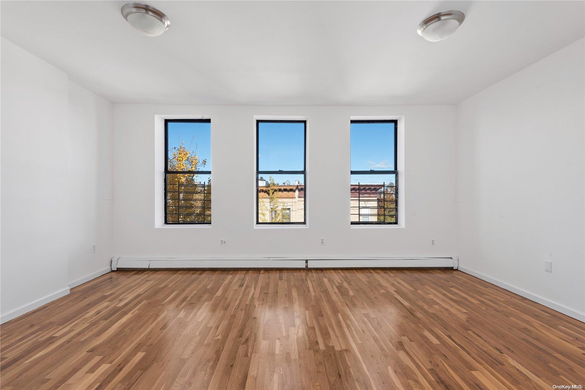 300528 Real Estate Listings Main Image