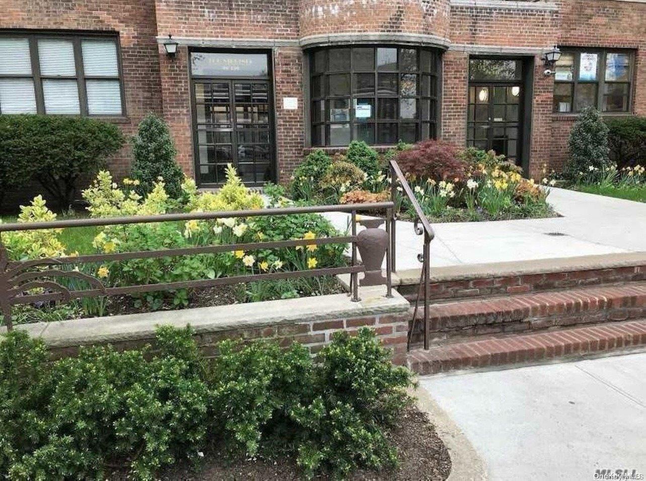 98-120 Queens Blvd 4c Property Photo 1