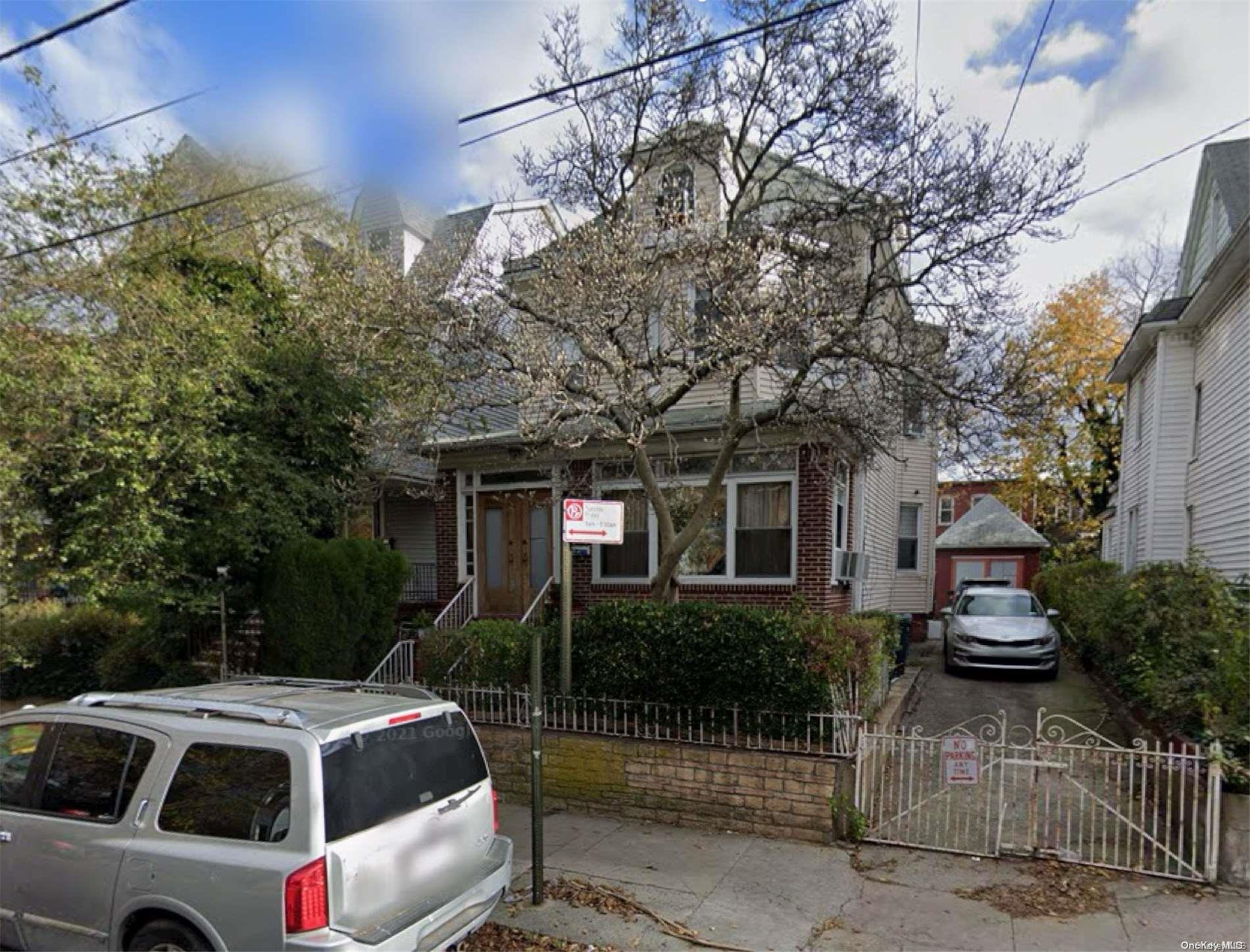 563 E 32nd Street Property Photo