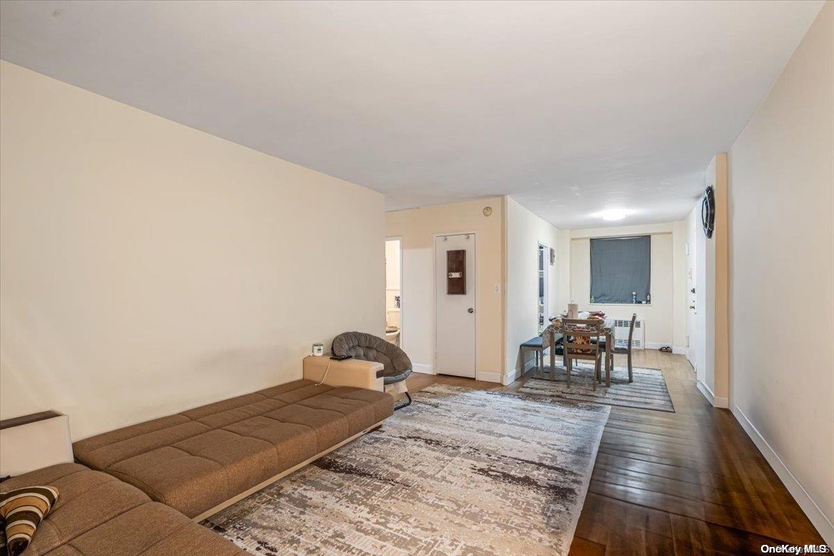 61-25 97th St 9e Property Photo 6