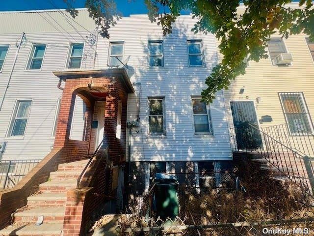 851 Glenmore Avenue Property Photo